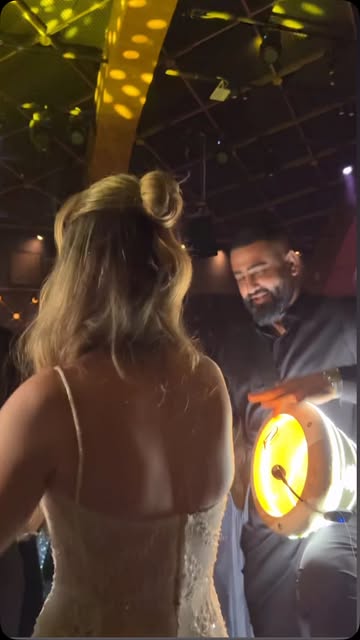 מופע דרבוקות LED ברחבת חתונה